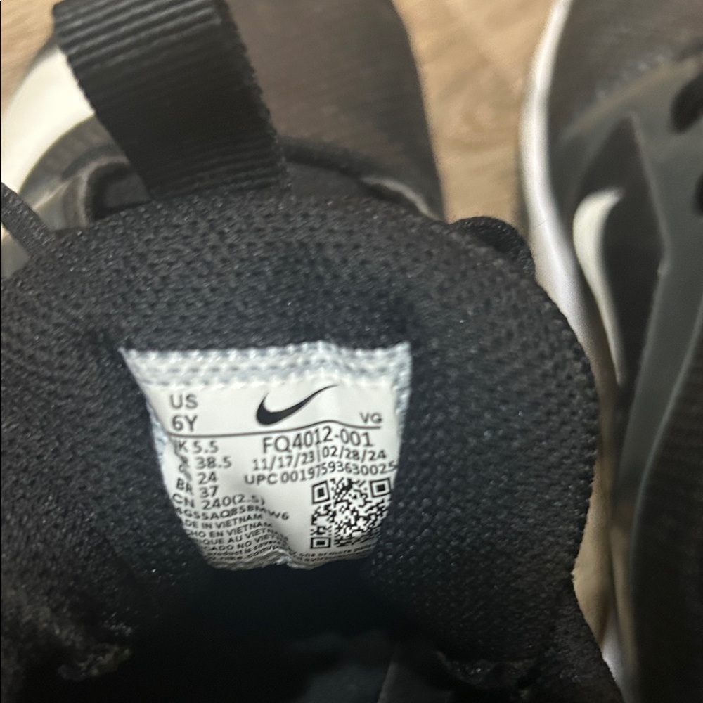 Nike Alpha Youth Football Cleats, 6Y - Picture 6 of 7